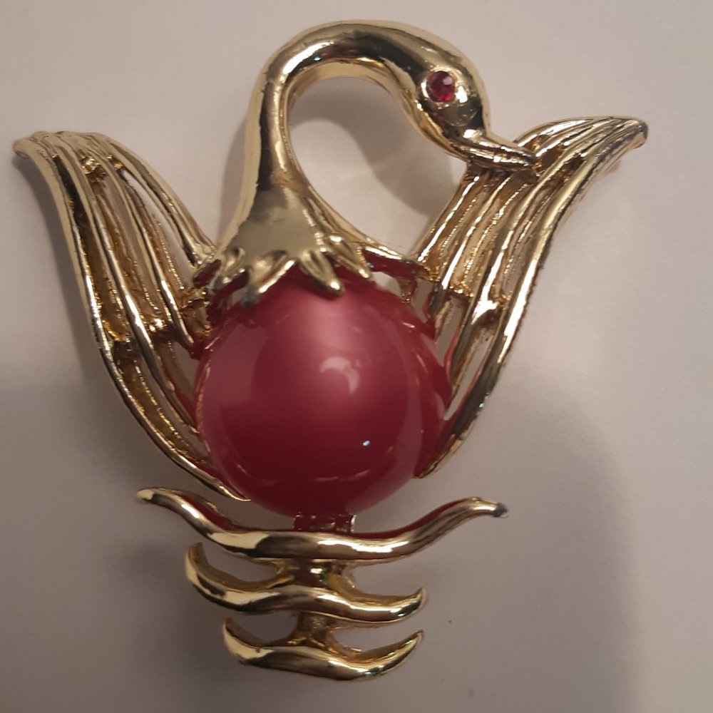 Swan brooch. Gold tone. 1950s. Gerry’s costume jewellery